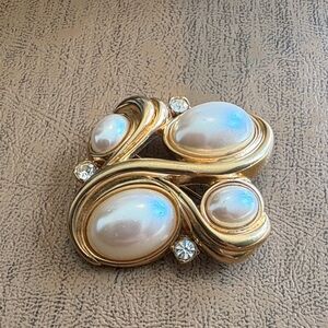 Rare Vintage MONET gold rhinestone pearl designer runway brooch